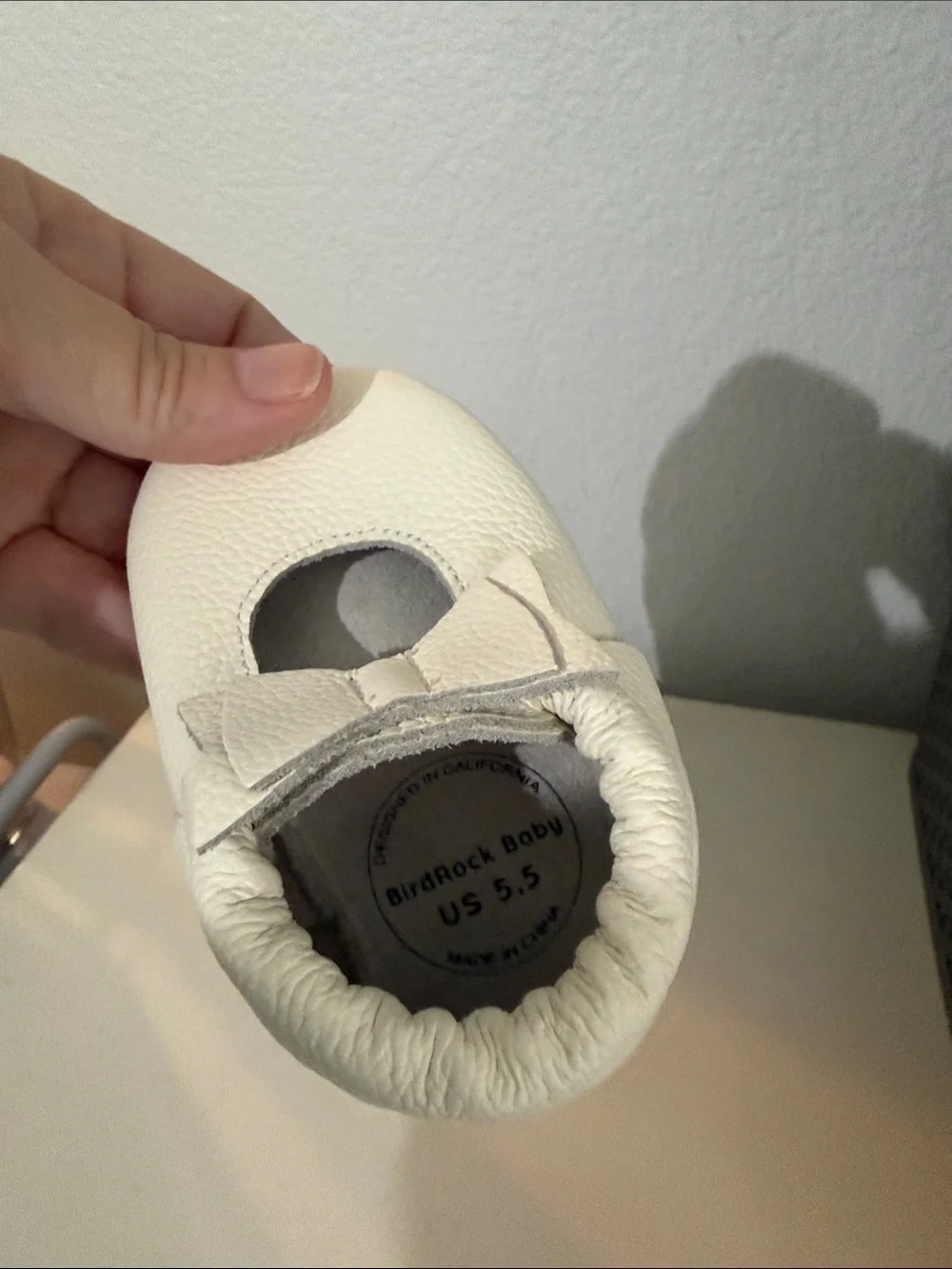 New BirdRock Moccasins Baby Girl White Bow Size 5.5 NWOT